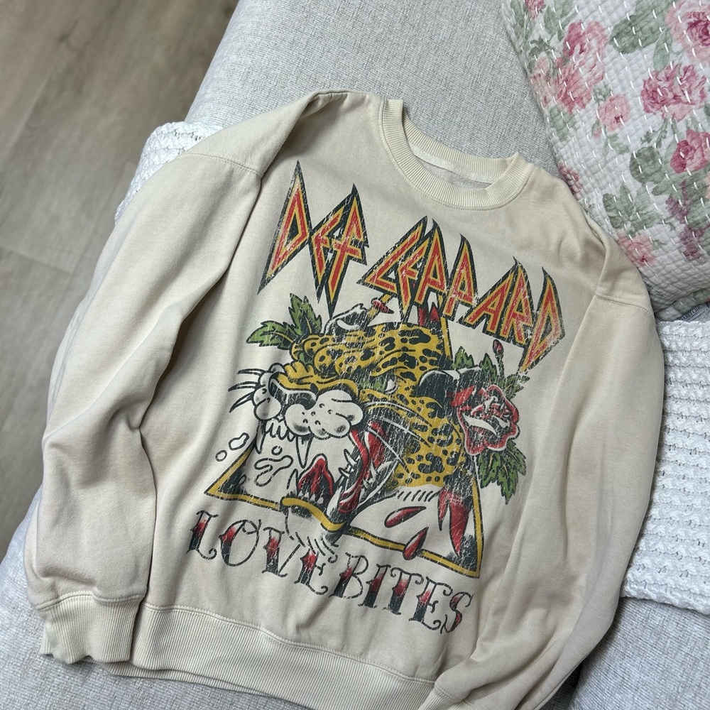 Cream Def Leppard Graphic Sweater - Picture 5 of 8